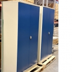 ISO TERÄSKAAPPI 4:llä hyllyllä 1950x1100x550, Pieni kuljetusvaurio!